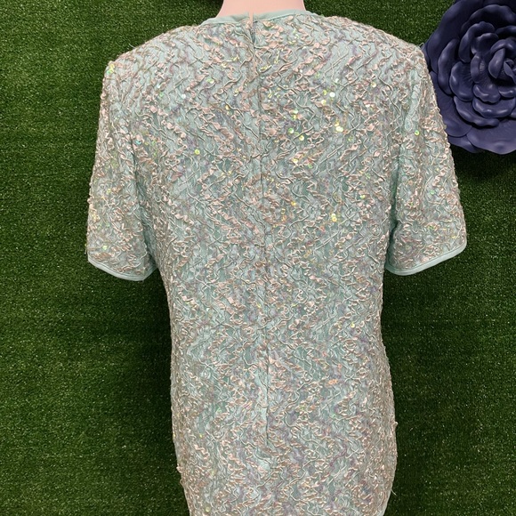 Vintage Caron Chicago blue sequin top fits like a medium, slight lose fit. - Picture 5 of 8